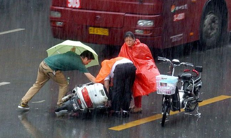 电动车骑行不开灯易酿事故：法律无规定，交警定责时考虑“黑灯”因素合理吗？